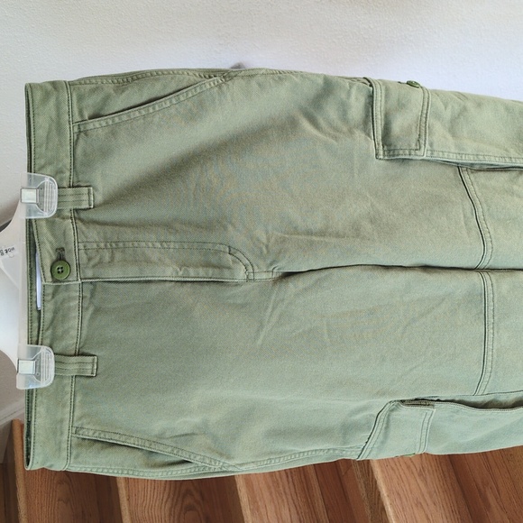 Aritzia TNA Green Women's Cargo Pants - Picture 3 of 10